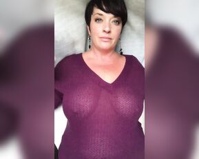 hourglassmama showing off my titties after taking off my bra for the night Adult Webcams chat for free porn