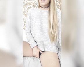 amwf_alice wearing a sweater panties and choker while talking abou Adult Webcams chat for free porn live sex