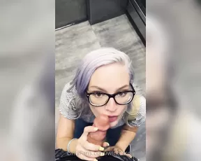winterbellxxx elevator blowjob Adult Webcams chat for free porn live sex