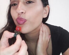 thatdaddysgirl Tiny gummy bears next to my long giant tongue Adult Webcams chat for free porn