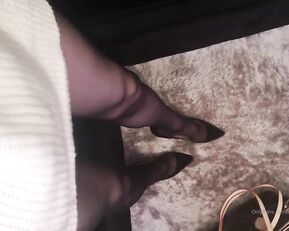 msbarbiemaryse sliding my dress up showing in my tights Adult Webcams chat for free porn live sex