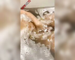 Sara Vixen bathtub tease chat for free porn live sex