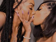 lolamoni Kissing her makes my Pussy wet Adult Webcams chat for free porn