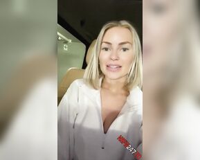 Layna Boo public parking lot playing in car snapchat premium 2020/09/23 porn live sex