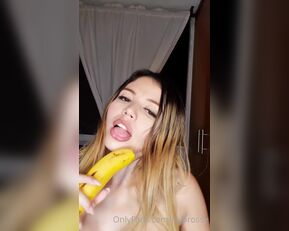 lilyprosse Let me play with your banana Adult Webcams chat for free porn