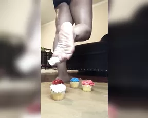 RicanSoless cup_cake_smash_who_s_ready_for_me_to_smash_them_with_my_feet chat for free Adult Webcams porn