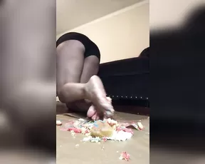 RicanSoless cup_cake_smash_who_s_ready_for_me_to_smash_them_with_my_feet chat for free Adult Webcams porn