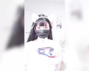 wGloia cute chinese girl masturbating