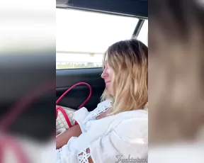 Fucktotum-Couple Masturbating in the Car