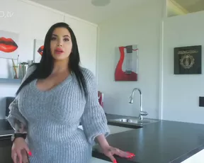 KORINA KOVA mommy is stuck
