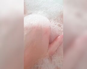 Little_Bee bath time best p chat for free Adult Webcams porn