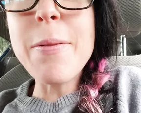 Nerdy_Faery masturbates in the car