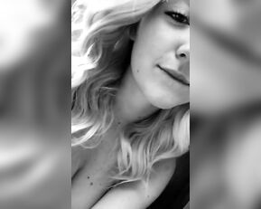 Iris Rose listening to music premium free cam snapchat & manyvids porn live sex