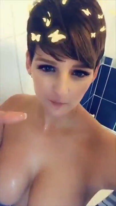 Hannah Brooks shower naked snaps snapchat free Pornô ao vivo