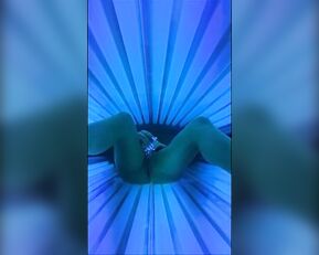 Kandiss Kiss Tanning Bed Voyeur | ManyVids Free Porn Live Sex