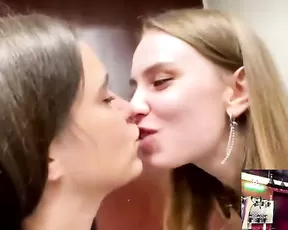 dirtypub Chaturbate cam free girls