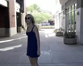 Older babe plays hardcore with massive toys