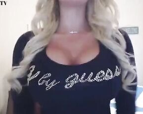 Kendra Kennedy sex bomb milf blonde show her huge cool boobs webcam show