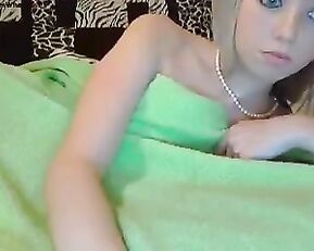 Cockyangel beauty teen blonde in bed free webcam show