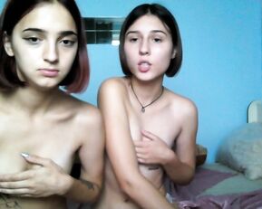 lari_18 Chaturbate lesbian kiss cam porn free girls
