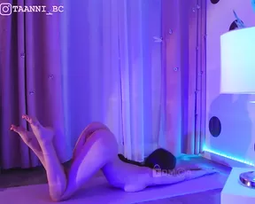 Taanni shows off her body performing body contouring like art