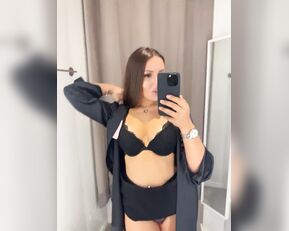 Syka001 barely restrained herself from screaming from orgasm in the fitting room