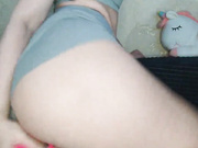 Isilib-kisa slut moved her panties and quickly fucks her vagina with a toy