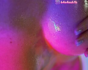 HEYBANANA erotically dances naked and is doused with glowing paint