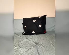 Sara- watch me jerk off my dark pussy