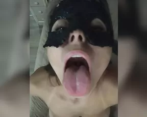 -Smetanka- busty milf jerks off cock between tits
