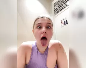 jucieLussie look how big my working mouth is