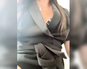DIVORA persuaded a milf to put a vibrator in her ass in a public place