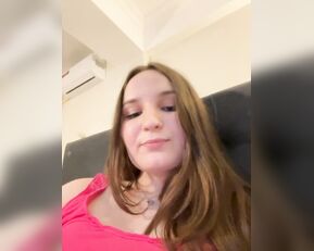 Annafirepussy young chubby teases clitoris with a vibrator