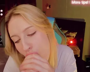 Your-Alice excites pussy with fingers and gently gives blowjob with dildo