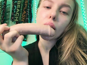 jucieLussie curvy bitch decided to suck a rubber dick before bed