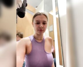 jucieLussie busty little girl came into the locker room to jerk off, because ohmibod drove her pussy crazy