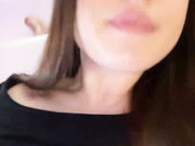 Mendi- Cutie's pussy close-up beckons to lick