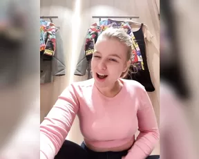 jucieLussie plump girl changes clothes and doesn't forget to jerk off