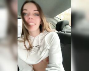 -TATUHA- exposed her natural tits in the car and caresses her nipples
