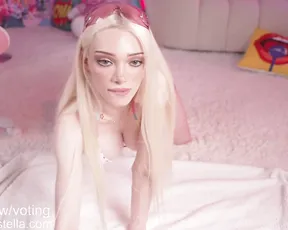 Bunnydollstella seduces you with her bunny girl outfit and live stream show