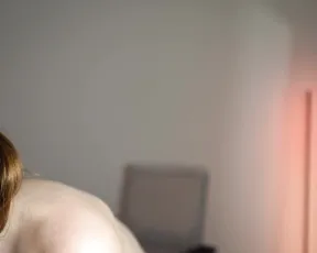 Chloewildd_bigboobs live stream: Sensual & erotic with a twist!