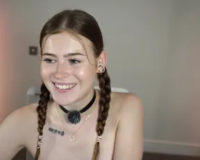 Chloewildd_bigboobs gets sensual with webcam chat & live cam show