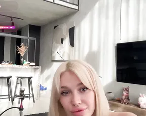 Watch Golden_alinee's big boobs bounce while she gets her ass drilled live on cam