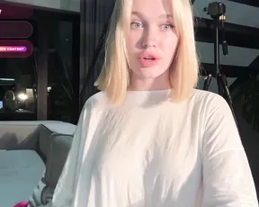 Watch golden_alinee's big boobs bounce as she gets her ass drilled live on cam