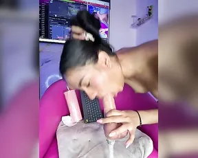 Helen_Vidall — Sensual Public Performance With Toys