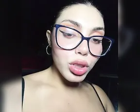 zui_lu — Sensual White Curves Interactive Pleasure