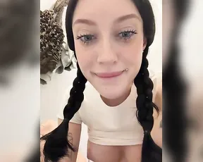 Melissa_crazy — Sensual Striptease And Interactive Play