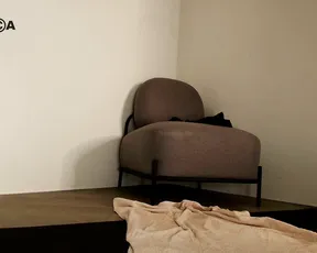 hollyextra — Natural Intimacy: Close-Up Foot Play