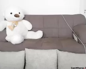 Webcam milf goes wild on her clit and cums