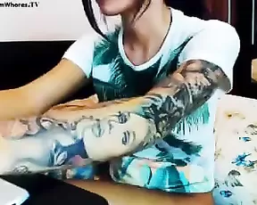 jesyblack very slim brunette with tattoo in free webcam show